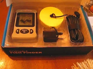 Эхолот Fishfinder ff718 рисует рельеф дна
